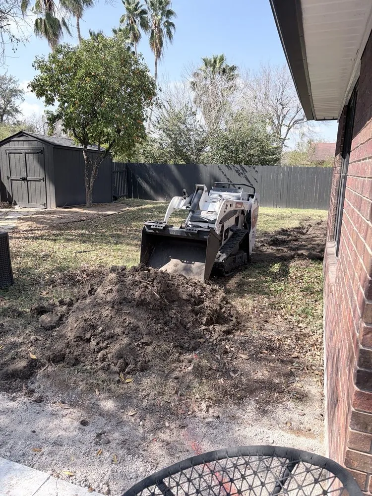 Trusted yard maintenance in Edinburg, TX by Saldana Pro