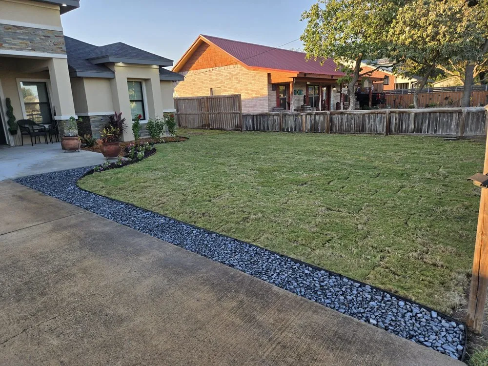 Trusted yard maintenance with custom design in Edinburg, TX by Saldana Pro