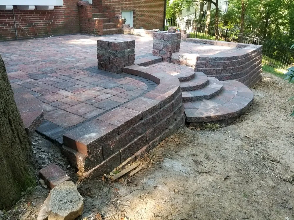 Local lawn care service near you in Fairview Heights, IL by Saldana's Company