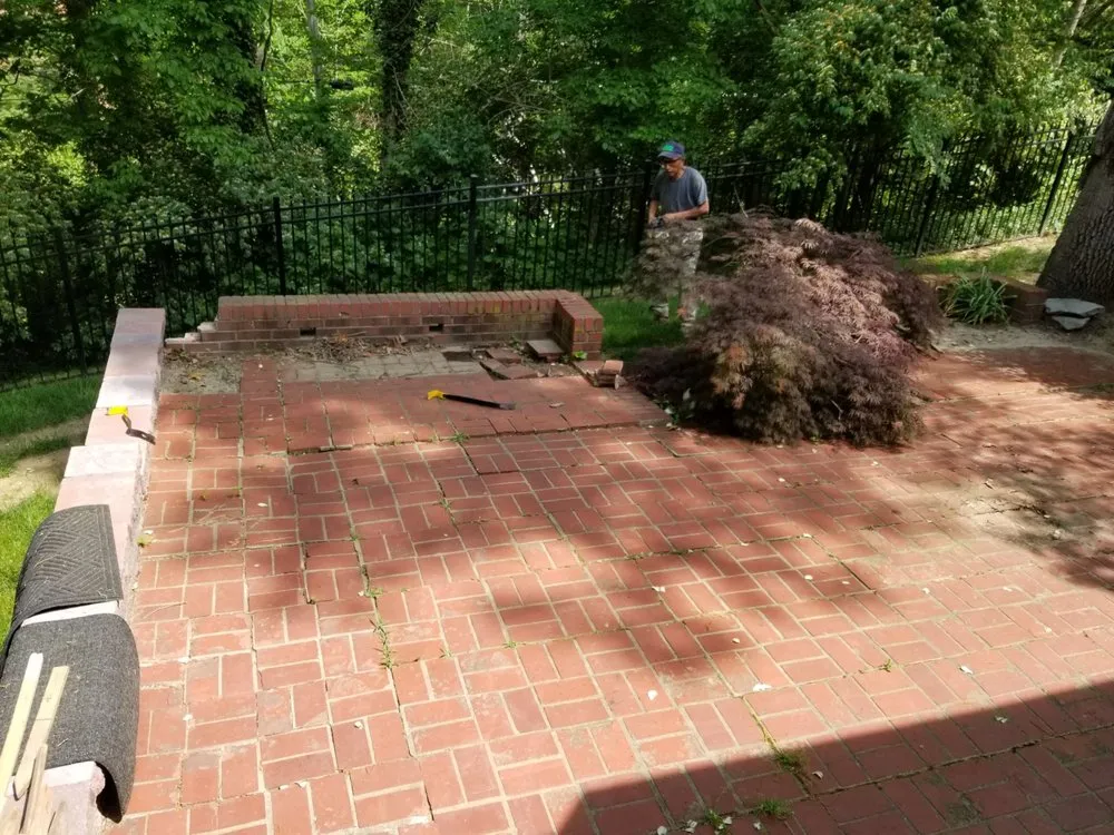 Custom yard maintenance in Fairview Heights, IL - Saldana's Company