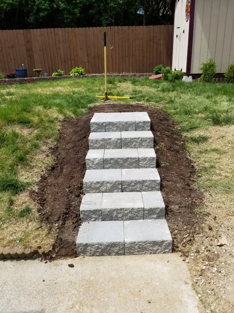 Professional lawn care service experts serving Fairview Heights, IL - Saldana's Company