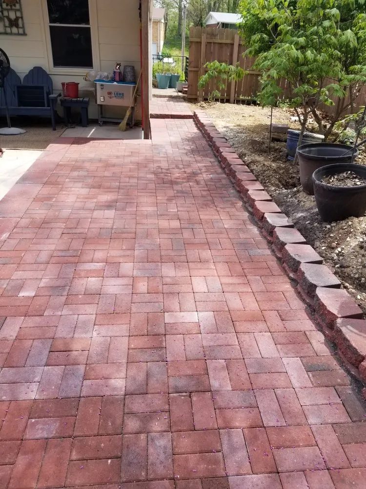 Reliable landscaping services experts serving Fairview Heights, IL - Saldana's Company