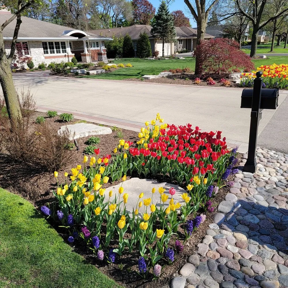 Affordable garden landscaping for beautiful yards across Round Lake, IL - Salinas Landscaping