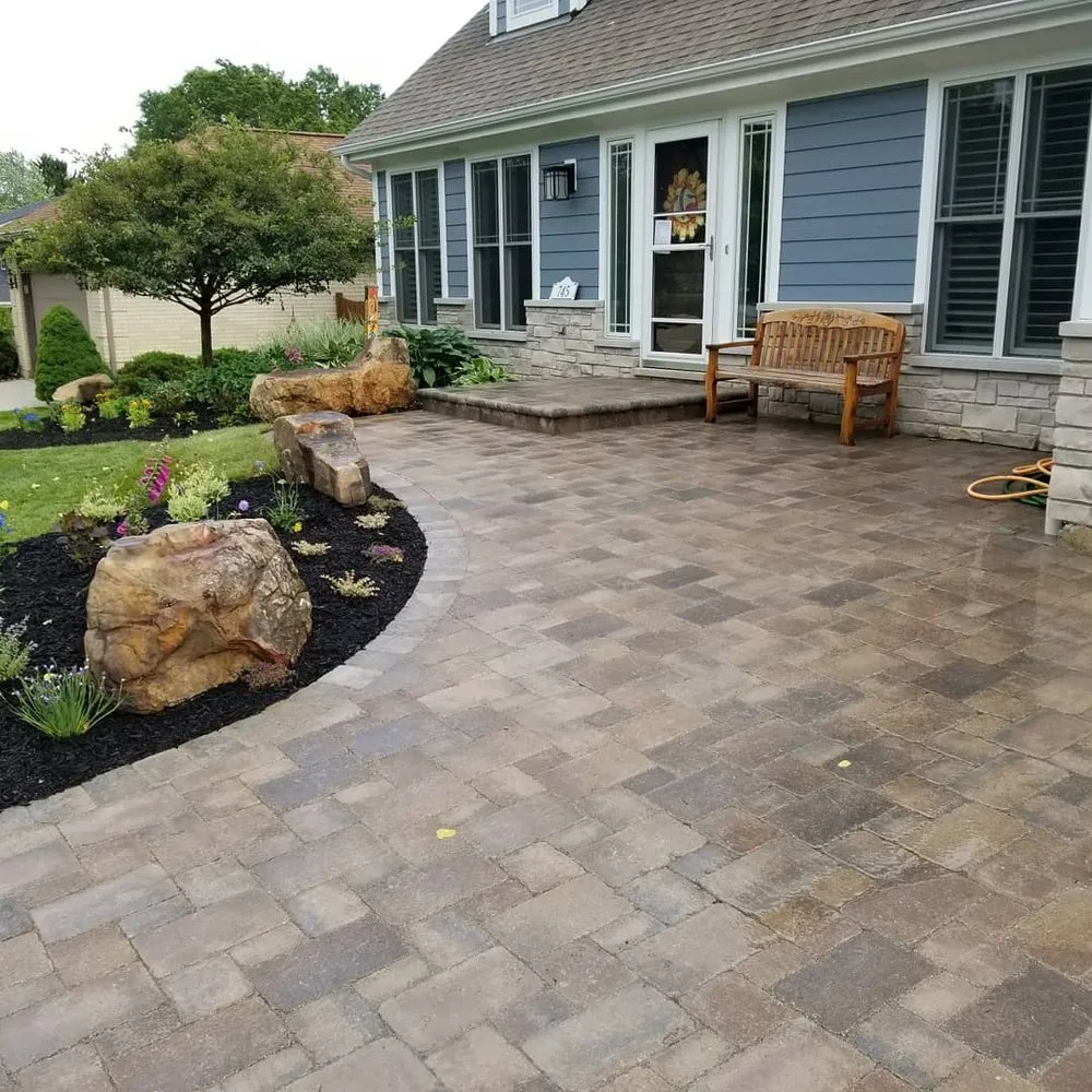 Custom landscaping services in Round Lake, IL - Salinas Landscaping