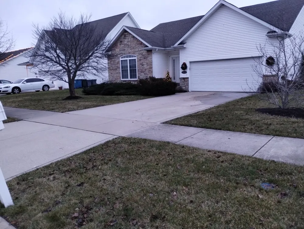 Professional garden landscaping experts serving Whiting, IN - Sallauwnandcare