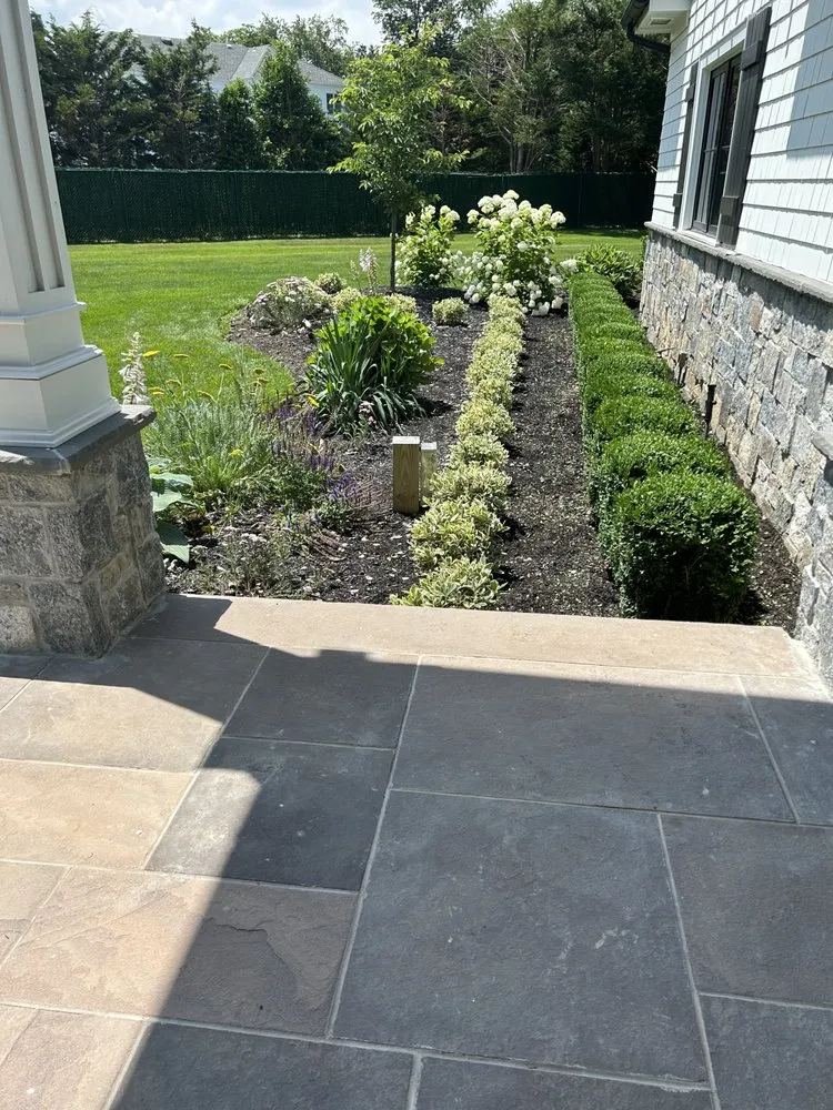 Expert lawn care service experts serving Glen Cove, NY - Salmeron Landscaping