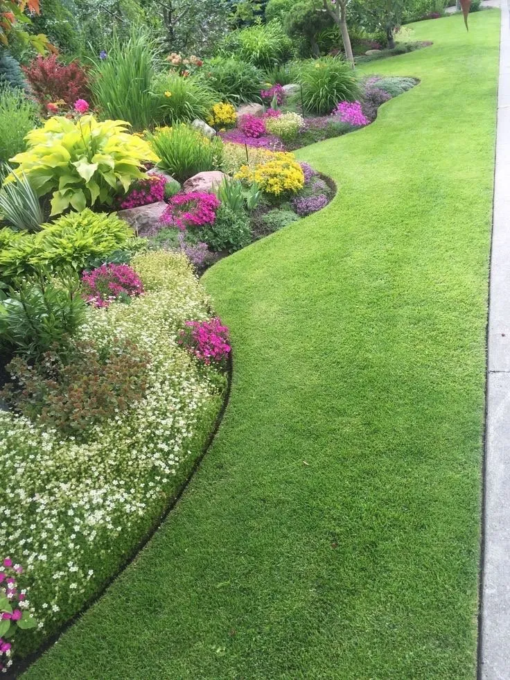 Local landscape design for residential properties in Chicago, IL by Sals landscaping