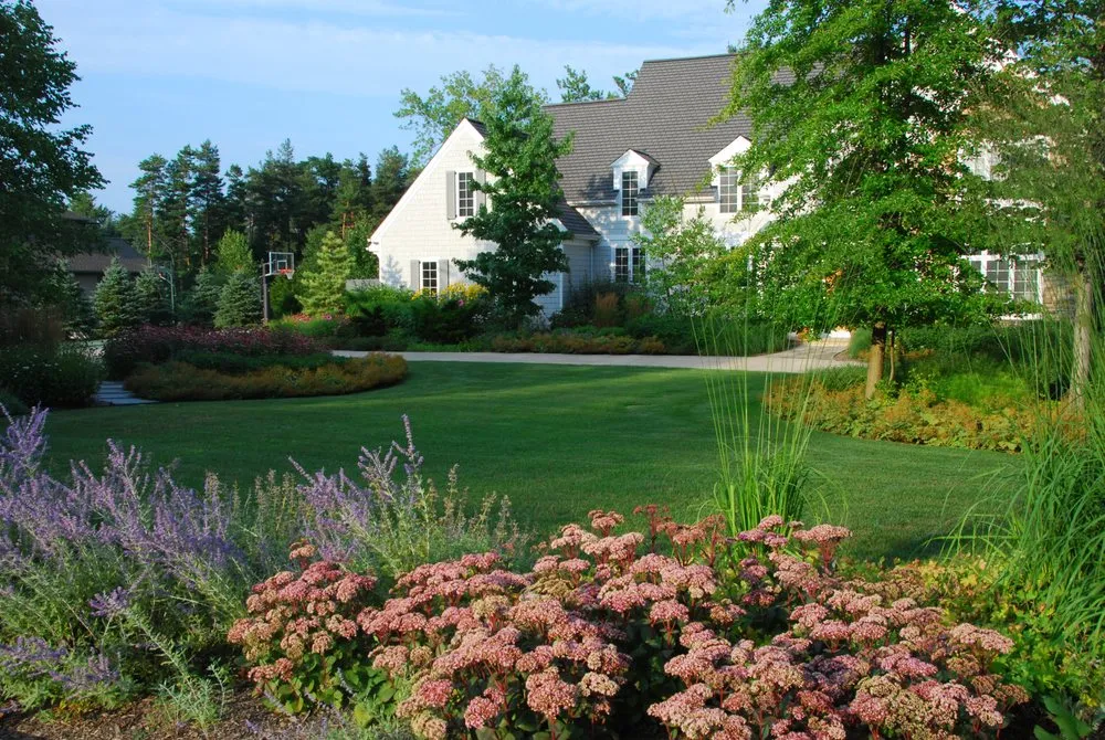 Custom garden landscaping in Akron, OH - Salsbury Schweyer