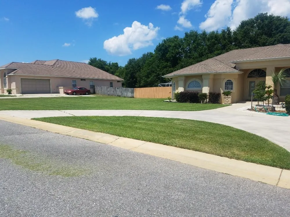 Affordable lawn mowing service experts serving Cantonment, FL - Salute Their Service Lawn Care