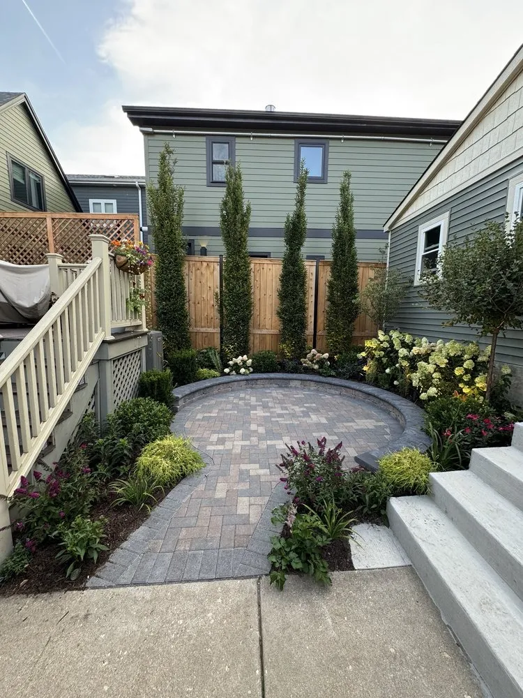 Affordable landscape design for residential properties in Chicago, IL by Salvador's Landscaping