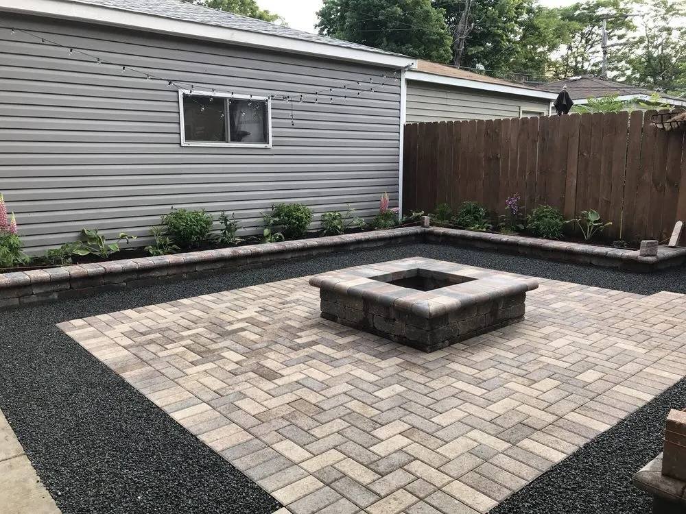 Affordable lawn care service in Chicago, IL by Salvador's Landscaping