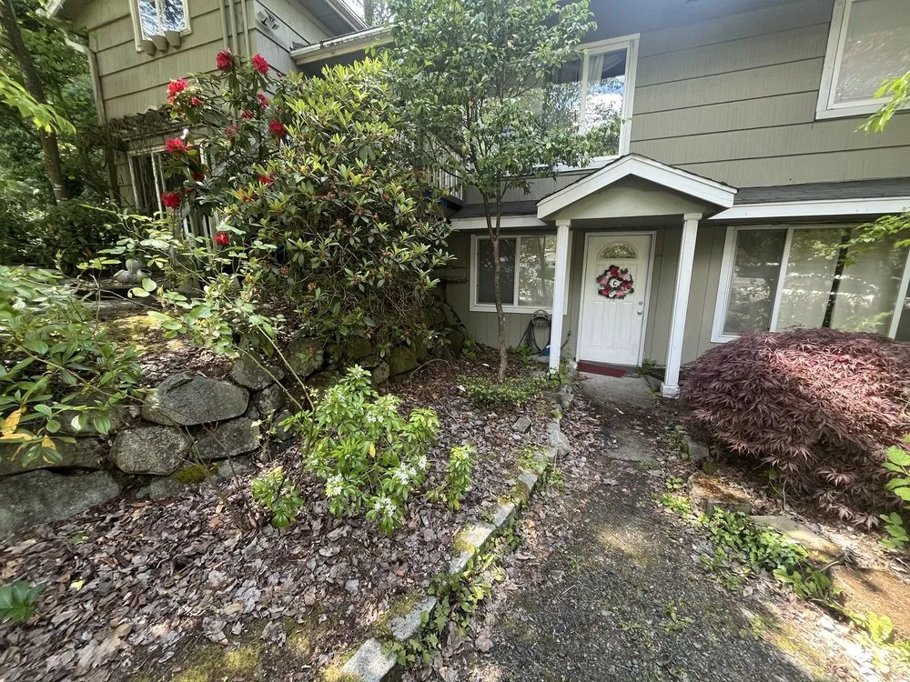 Reliable yard maintenance in Everett, WA by Salvador’s Landscaping