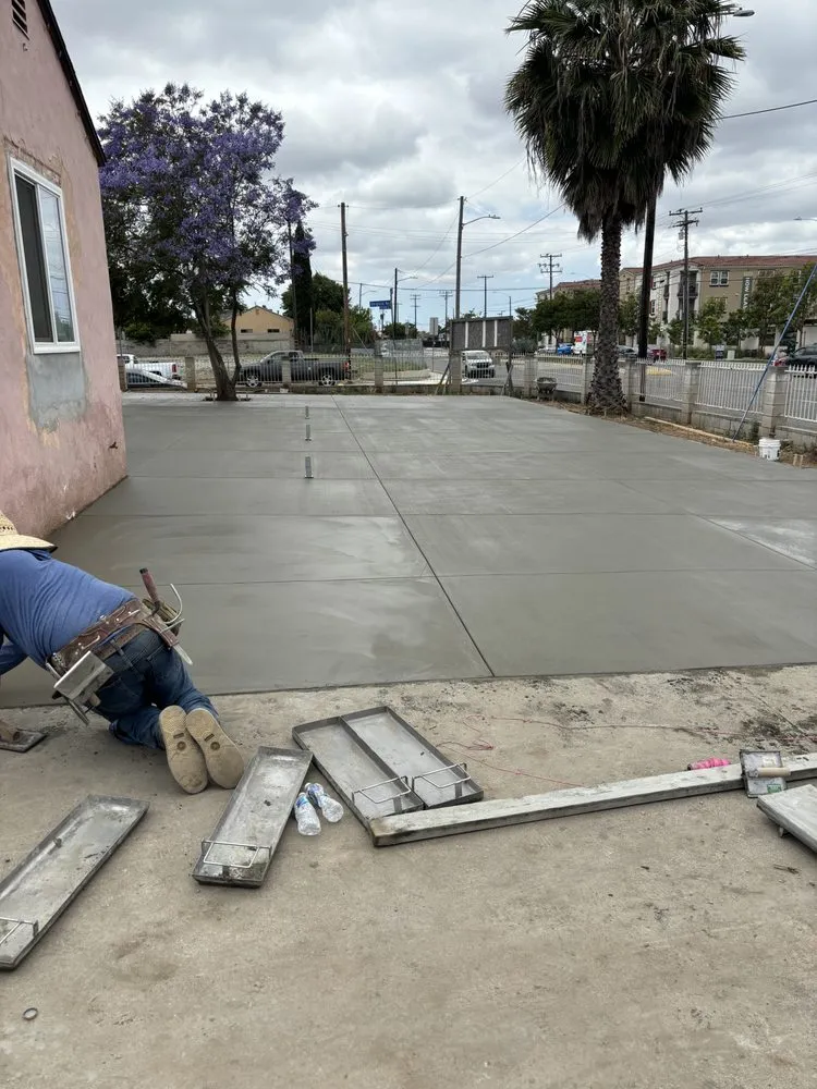 Expert yard cleanup service in Whittier, CA - Salvador's Lawn service and concrete