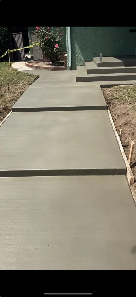 Trusted yard maintenance for homes across Whittier, CA - Salvador's Lawn service and concrete