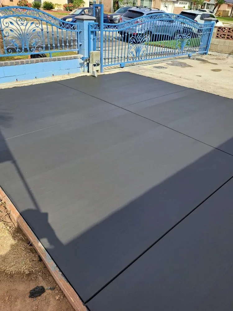 Reliable lawn mowing service in Whittier, CA - Salvador's Lawn service and concrete