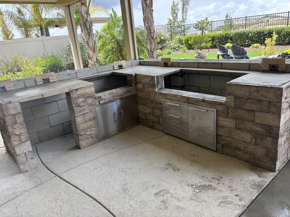 Expert lawn care service in Whittier, CA - Salvador's Lawn service and concrete