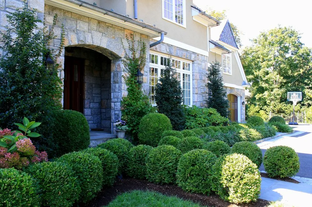 Trusted yard maintenance in Greenwich, CT by Sam Bridge Nursery & Greenhouses