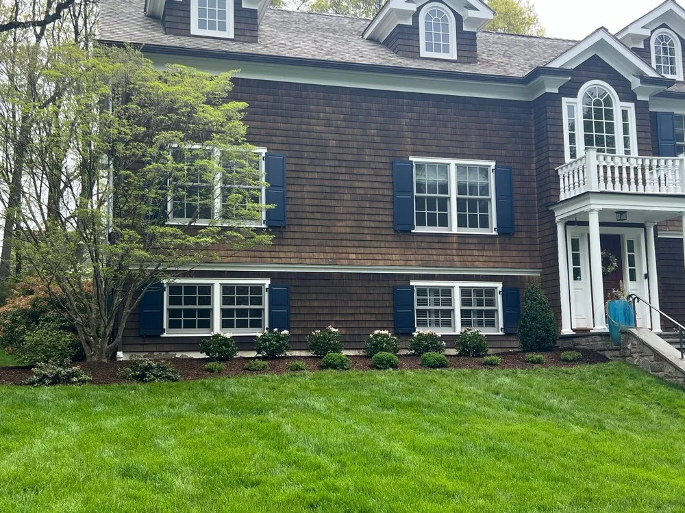 Top-rated lawn mowing service in Greenwich, CT by Sam Bridge Nursery & Greenhouses