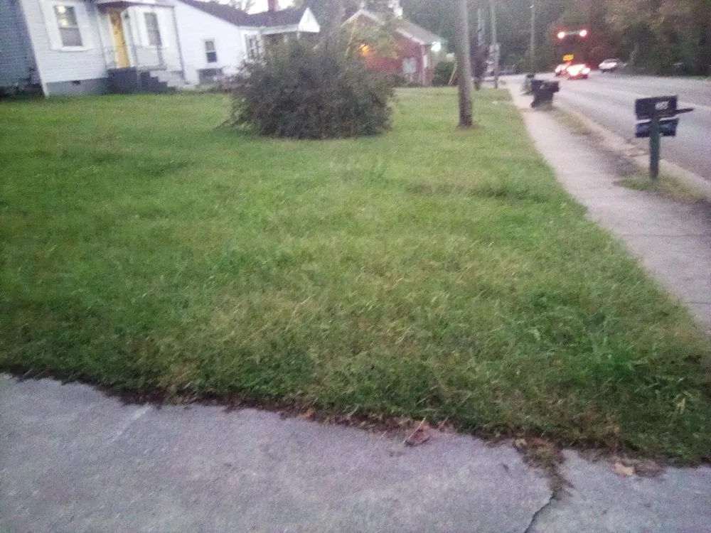 Reliable lawn mowing service experts serving Knoxville, TN - Sam I Am General Landscaping