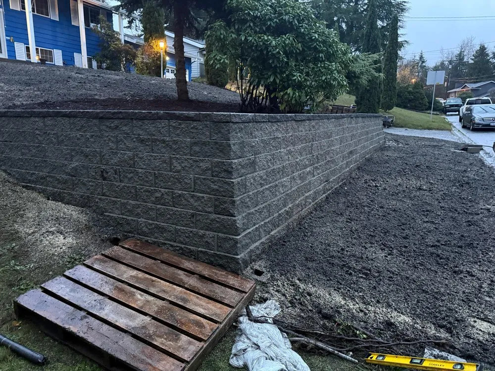 Expert yard cleanup service in Des Moines, WA by Samaniega’s Landscaping