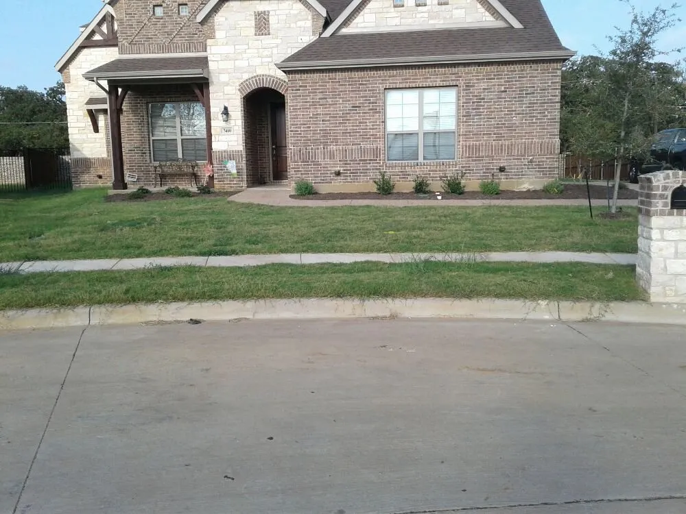 Expert yard cleanup service in Haltom, TX by Sambrano's Lawn Service