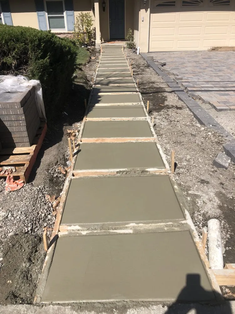 Reliable lawn care service for year-round maintenance across Oakland, CA - Sammy’s Landscape & Pavers