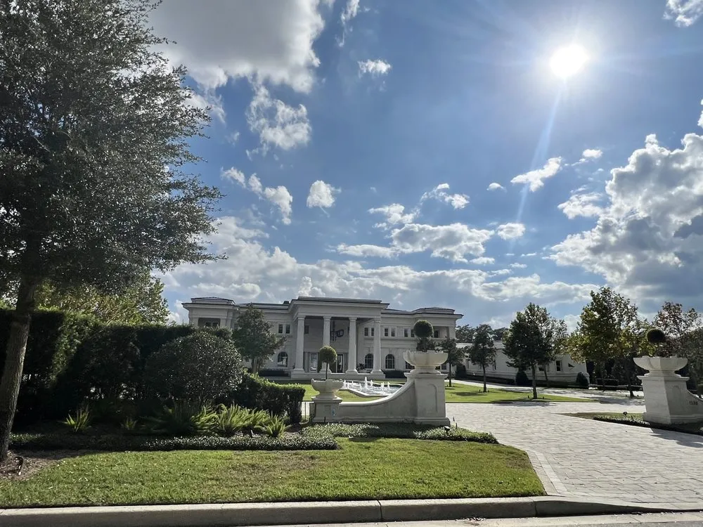 Custom lawn mowing service in Windermere, FL by Sammy's Landscaping Services