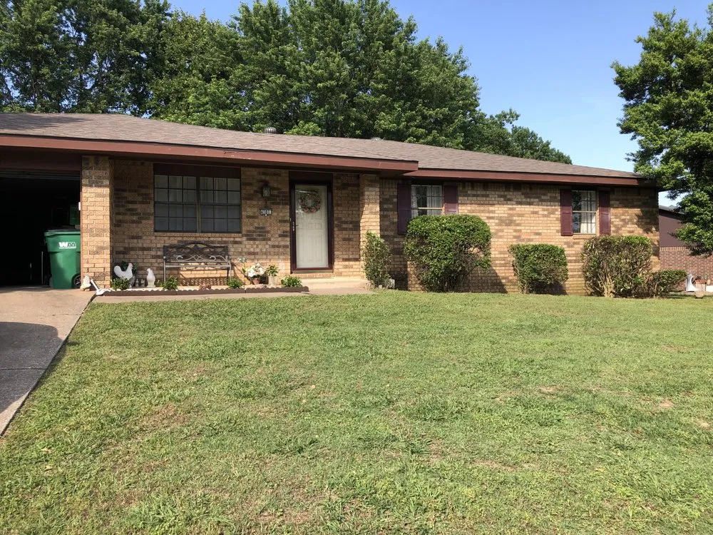 Custom lawn care service experts serving Bella Vista, AR - Sampson’s Lawn Care