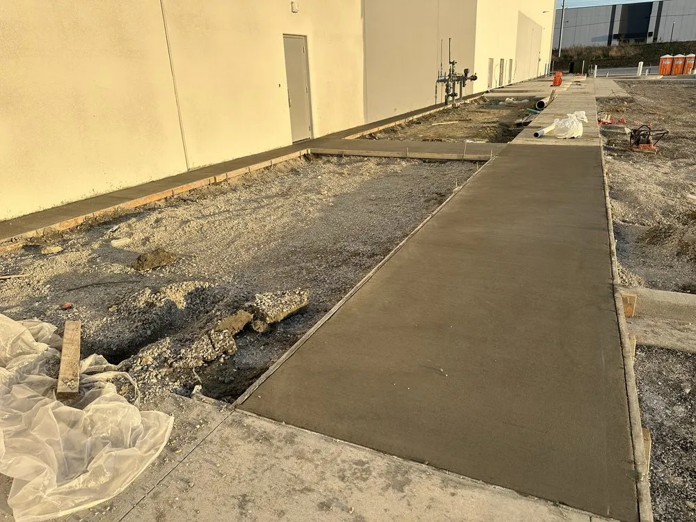 Professional outdoor landscaping for residential properties in Cincinnati, OH by Sam’s Construction