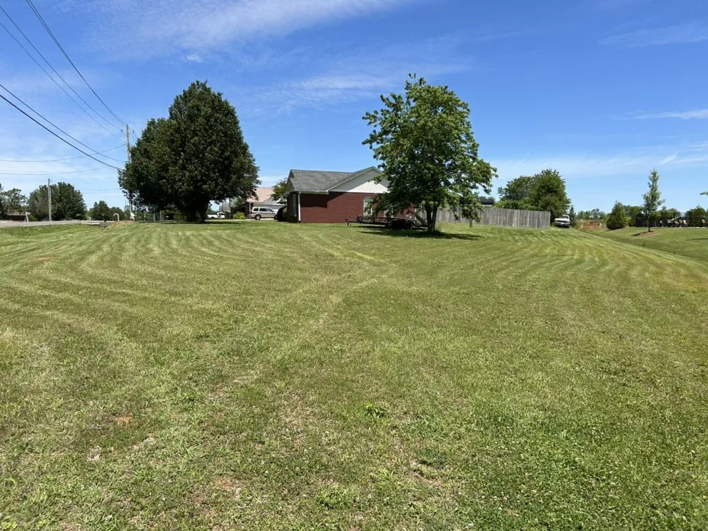 Trusted yard maintenance experts serving Guntersville, AL - Sam’s Lawn Care