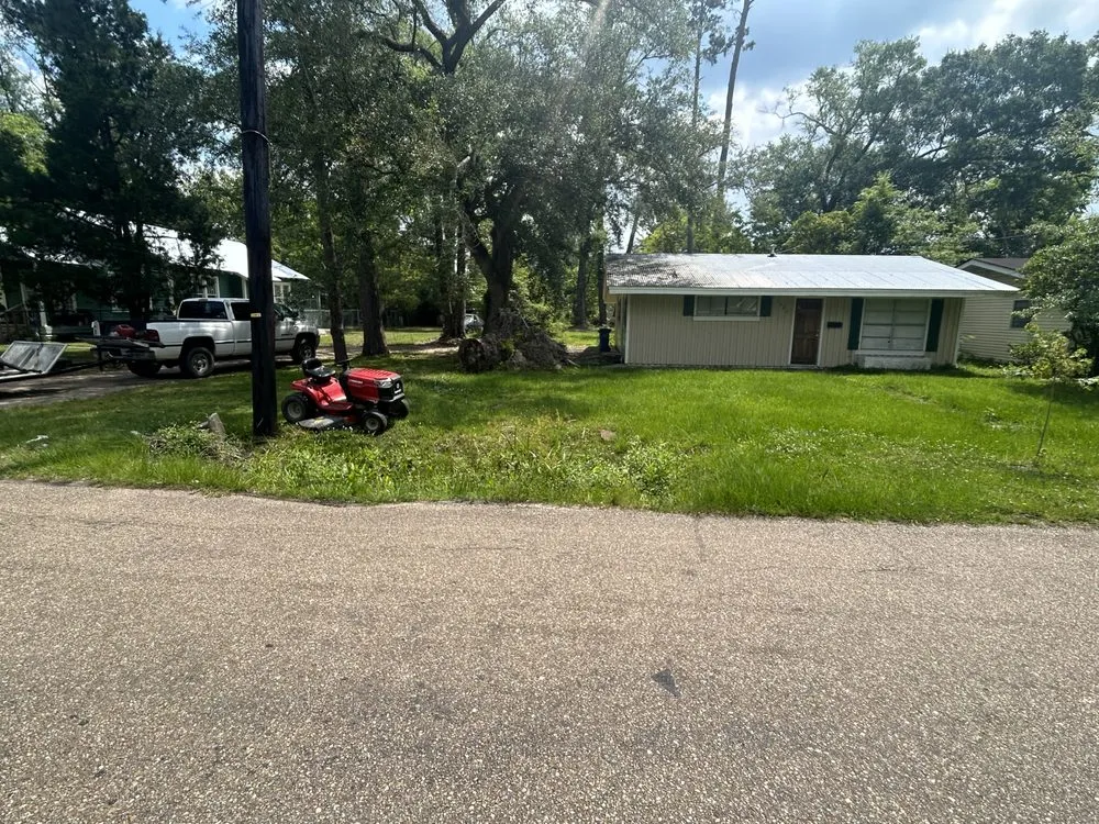 Local lawn mowing service for homes in Loranger, LA by Sam’s lawn care