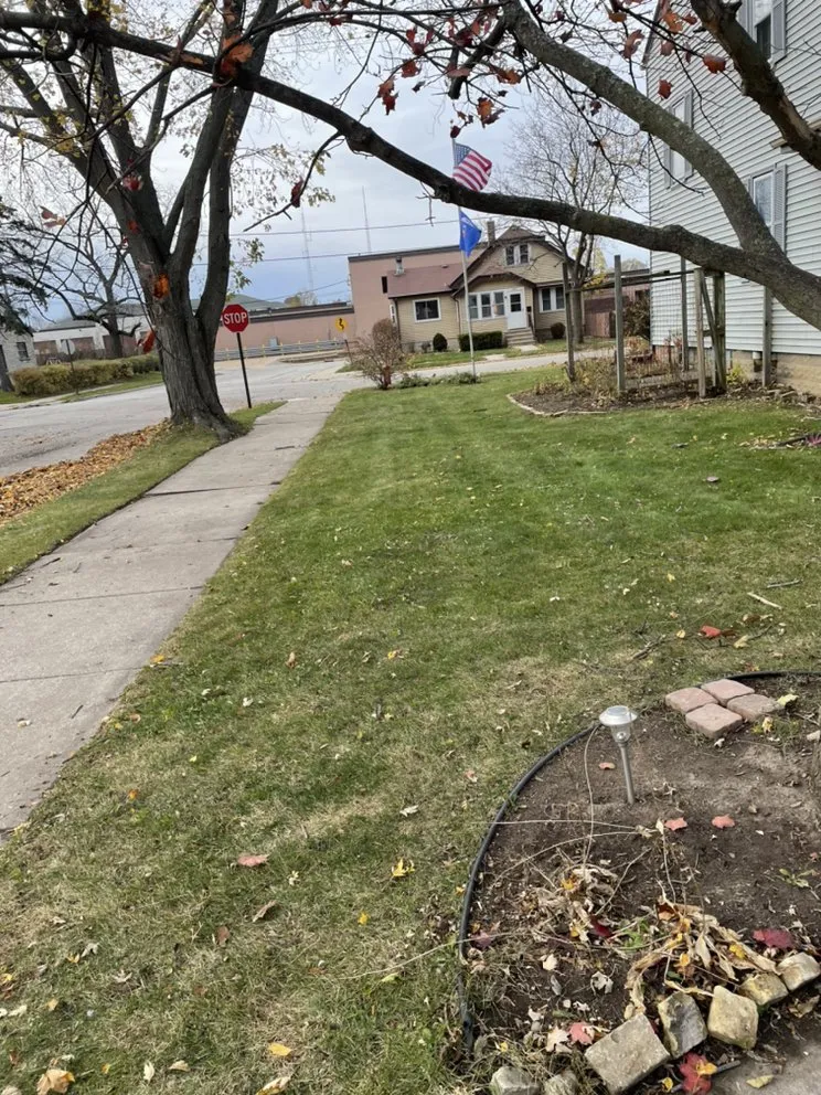 Trusted yard cleanup service experts serving South Milwaukee, WI - Sam’s Lawn Care