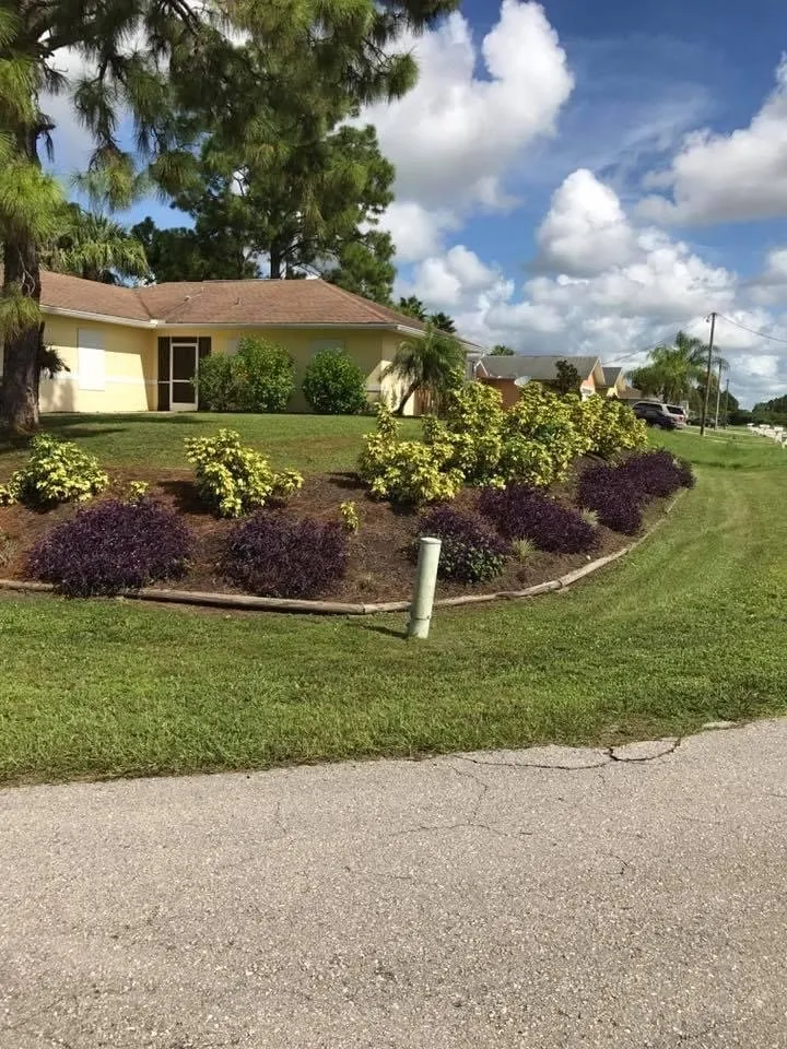 Top-rated lawn care service for homes across Lehigh Acres, FL - Sam’s Lawn Service