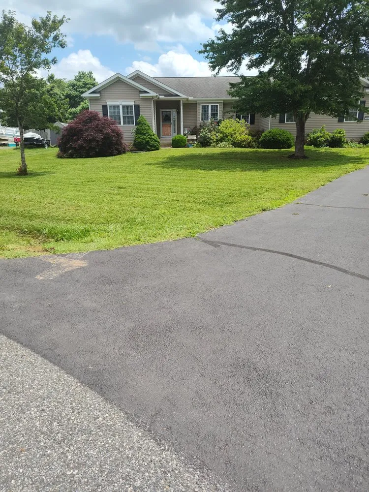 Custom landscape design for year-round maintenance in Hustle, VA by Sam's Lawncare