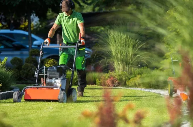 Expert lawn mowing service in Chattanooga, TN - Sam’s Total Lawn Care