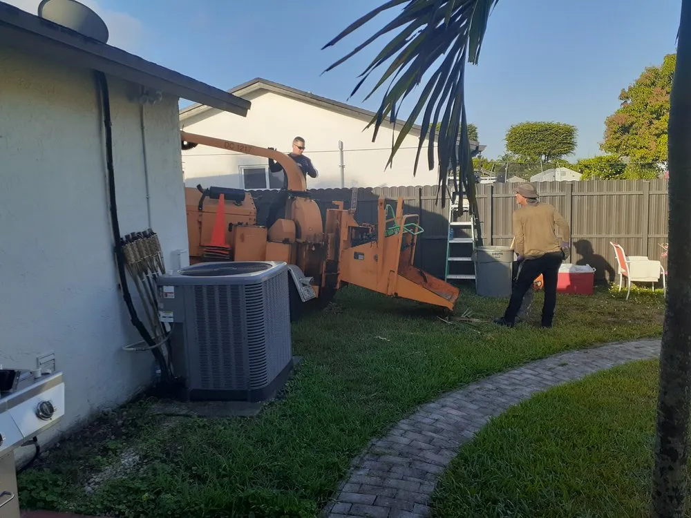 Custom lawn mowing service in Miami, FL - Sam’s Tree Service