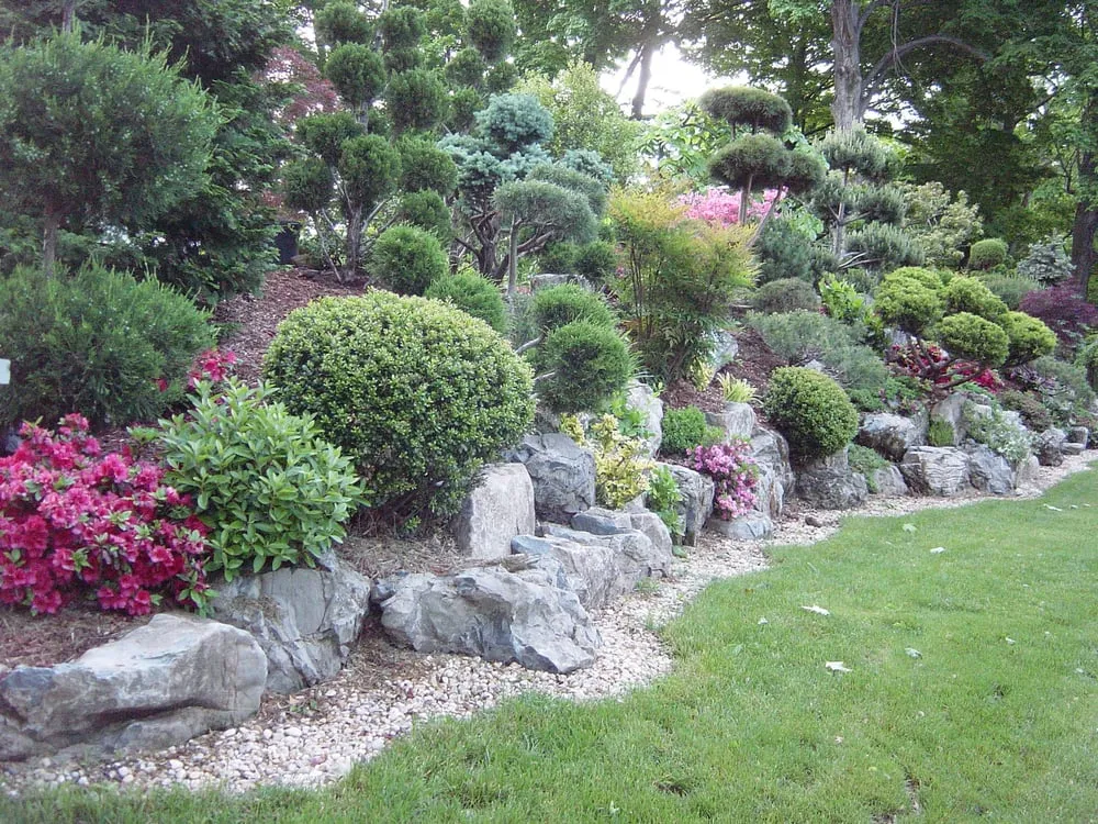 Custom landscape installation in Closter, NJ by Samsung Landscape