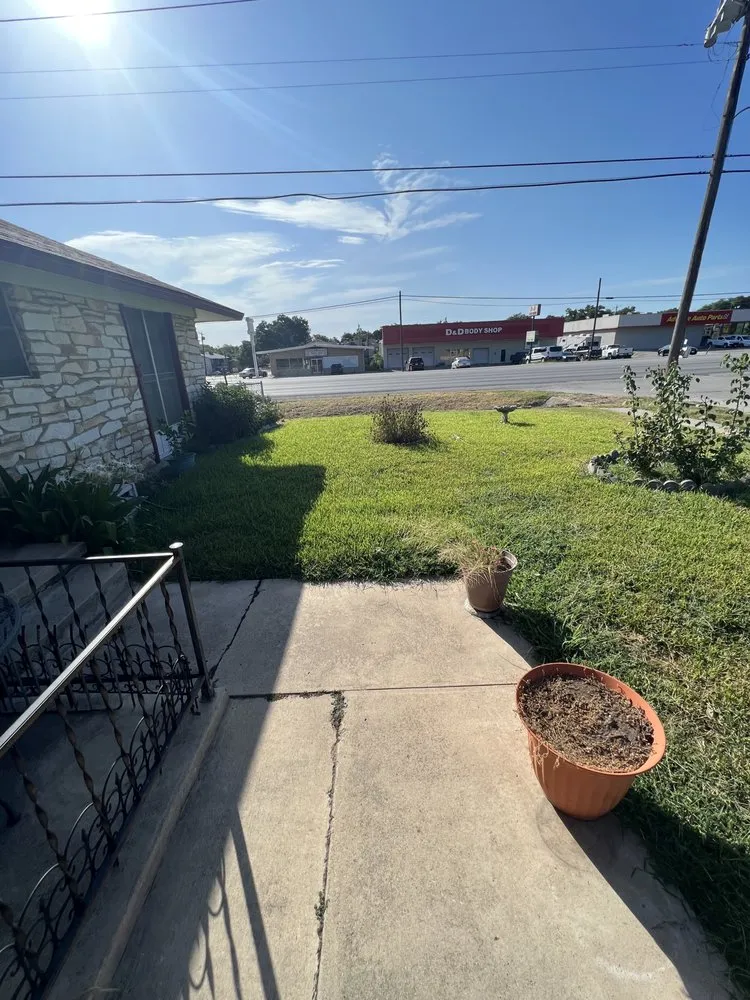 Reliable yard cleanup service for homes in Killeen, TX by Samuel Services