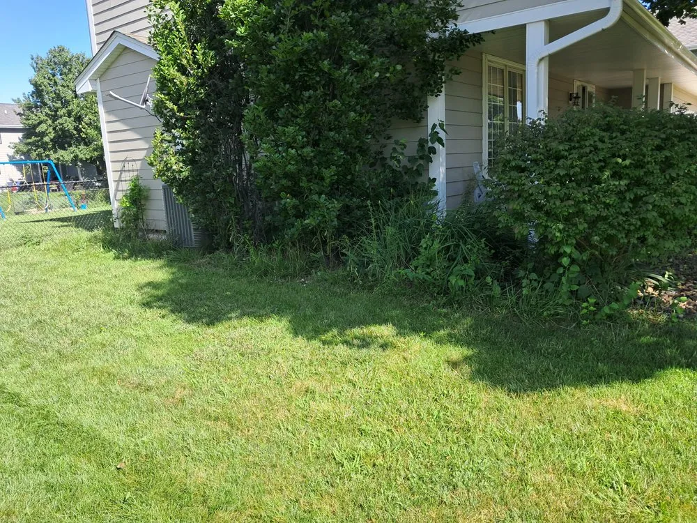 Top-rated yard maintenance with custom design in Des Moines, IA by Sanchez Clean Ups