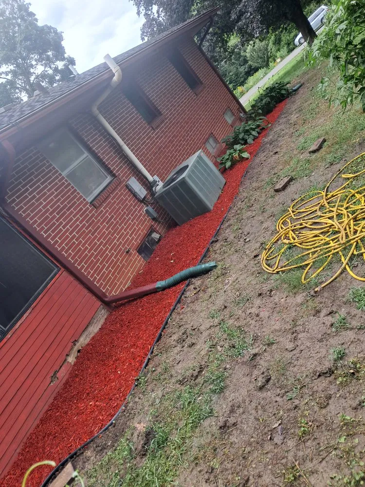 Affordable landscape design in Des Moines, IA by Sanchez Clean Ups