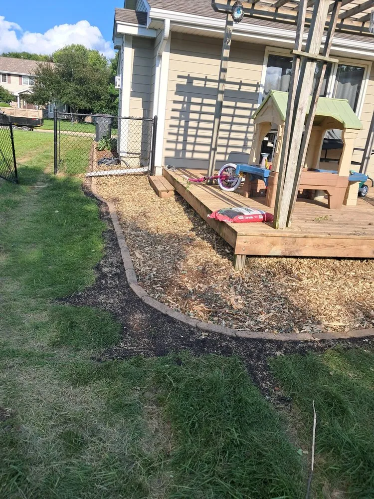 Professional yard cleanup service with custom design across Des Moines, IA - Sanchez Clean Ups