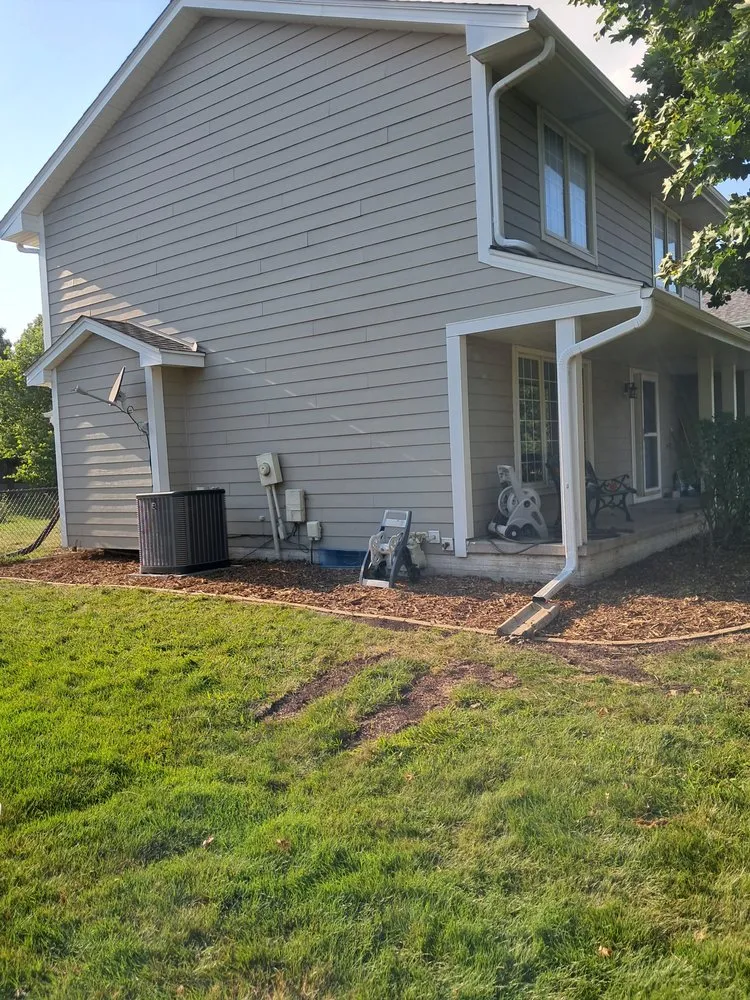 Local yard cleanup service for beautiful yards across Des Moines, IA - Sanchez Clean Ups