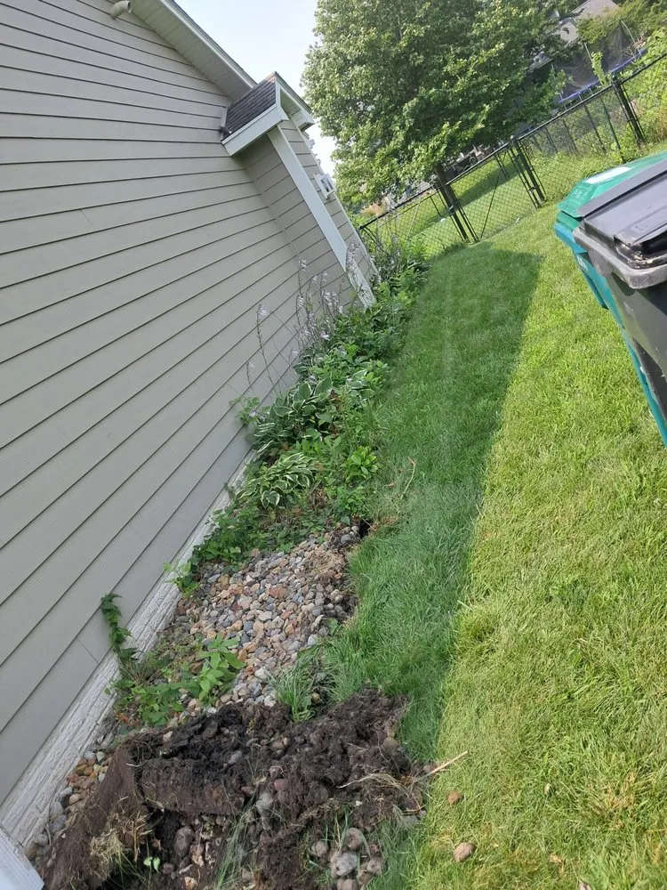 Custom garden landscaping experts serving Des Moines, IA - Sanchez Clean Ups