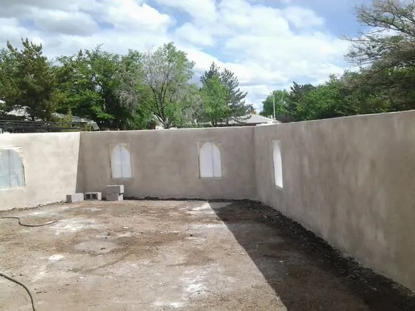 Expert yard cleanup service for homes in Rio Rancho, NM by Sanchez Landscaping