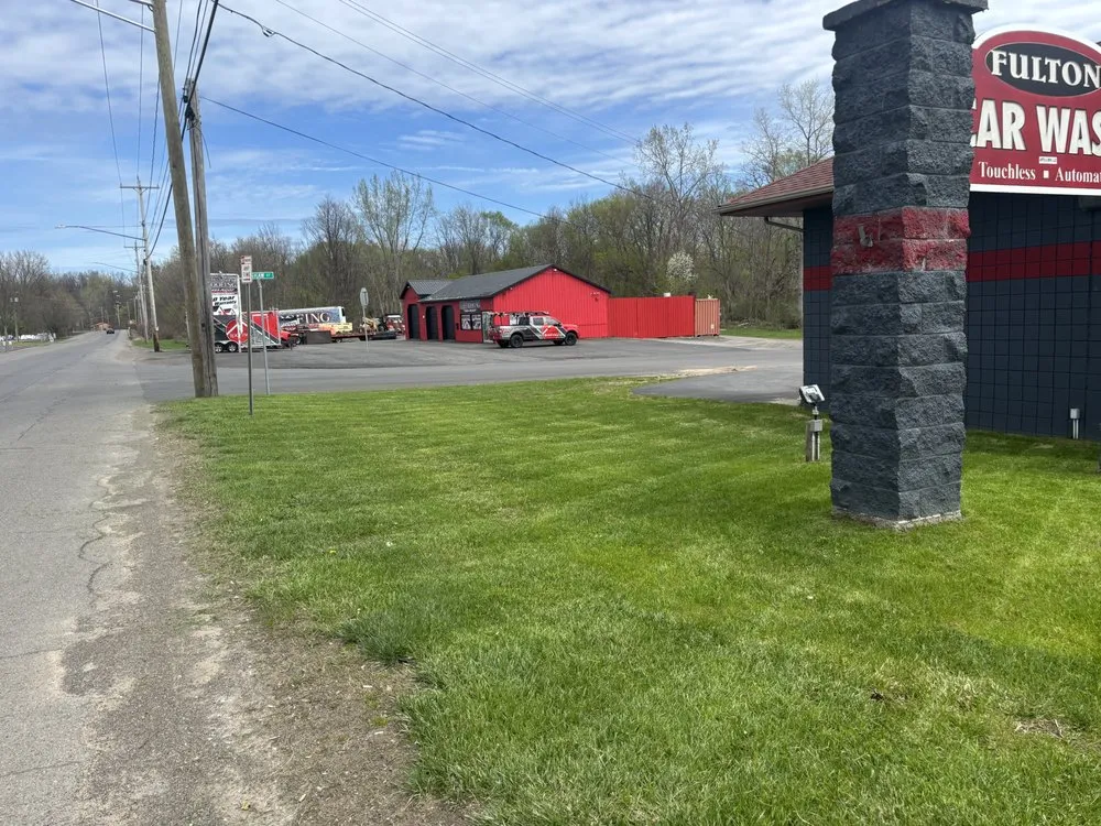 Top-rated yard maintenance in Fulton, NY by Sanchez Lawn & Snow