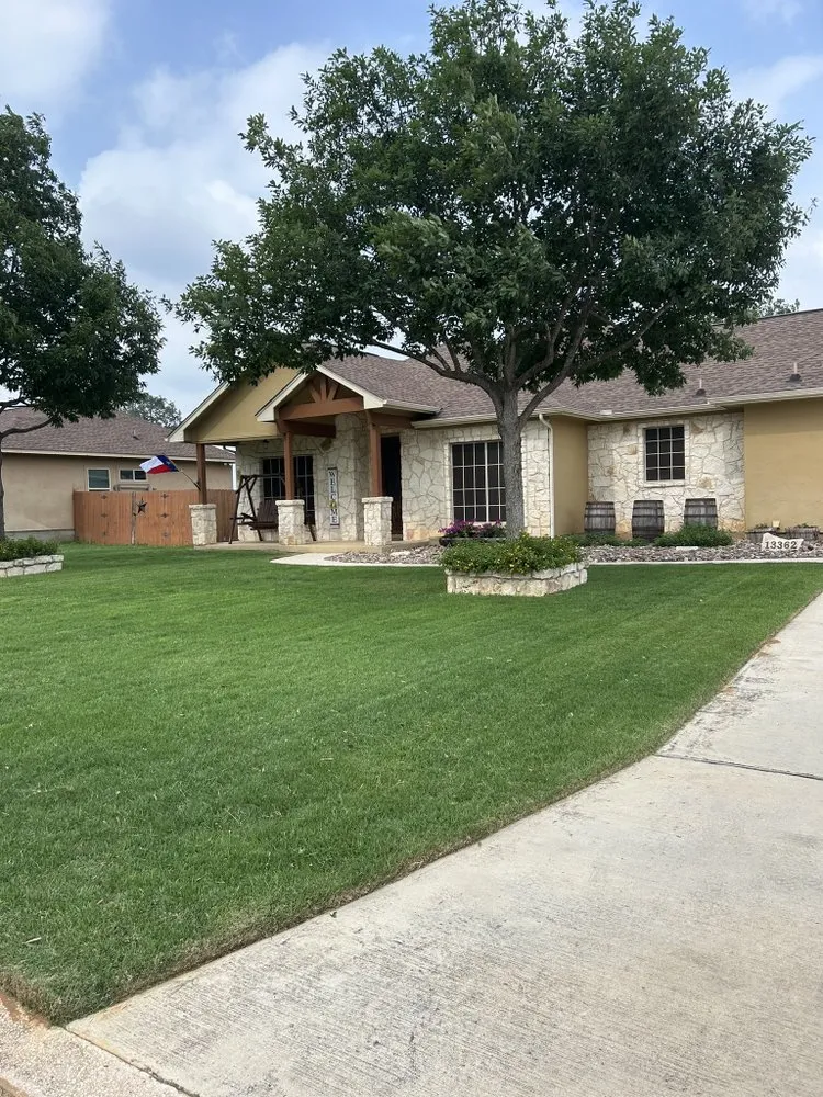 Reliable lawn care service in San Antonio, TX - Sanchez Lawn Services