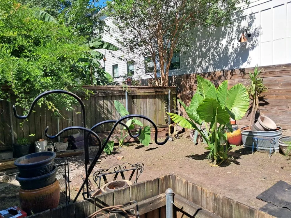 Professional garden landscaping for homes in Chalmette, LA by Sanchez Multiservices