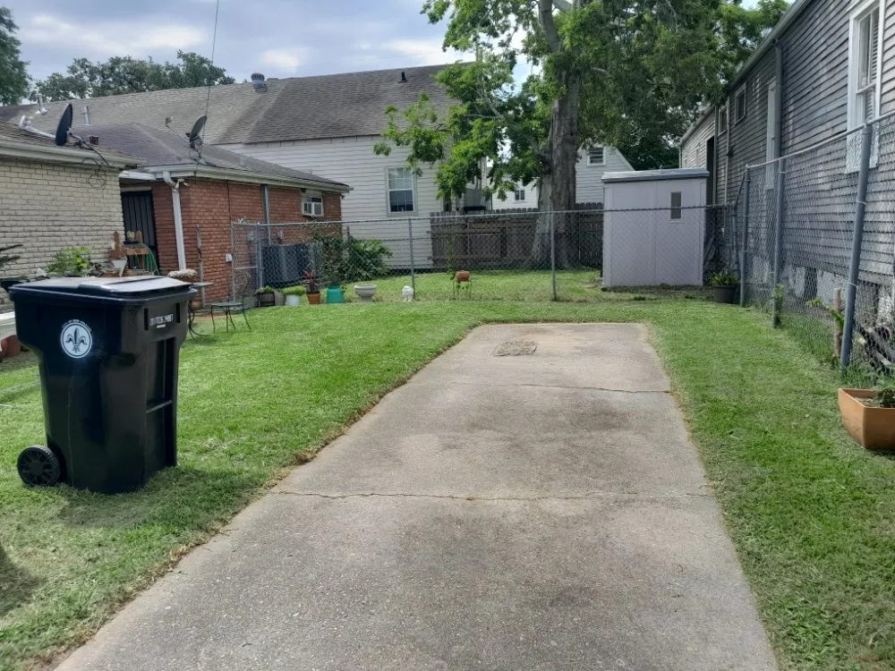 Local lawn mowing service with custom design across Chalmette, LA - Sanchez Multiservices