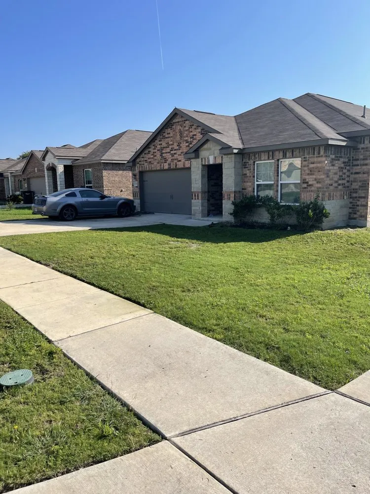 Expert yard maintenance in New Braunfels, TX by Sanchez Roots Lawn Service