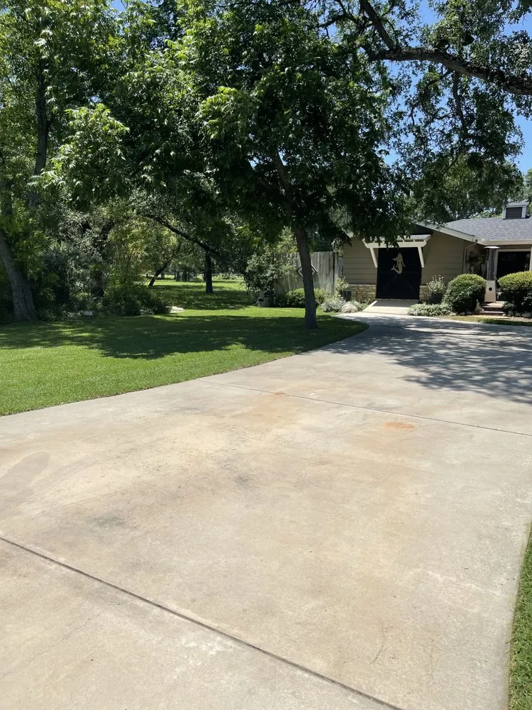 Affordable yard maintenance in New Braunfels, TX - Sanchez Roots Lawn Service